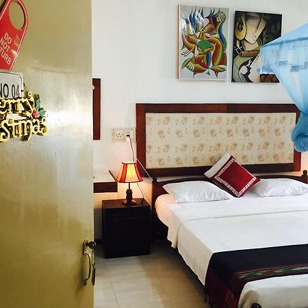 Holiday Nest Bed & Breakfast Wadduwa Exterior foto